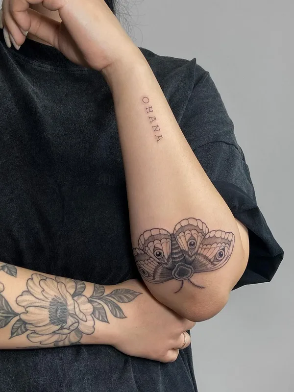 female black and grey linework 타투 부위 elbow #61556 | 타투이스트 balaussa.art