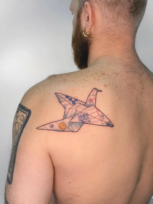 male color illustrative tattoo auf shoulder blade #61572 | Tätowierer dianabasarova