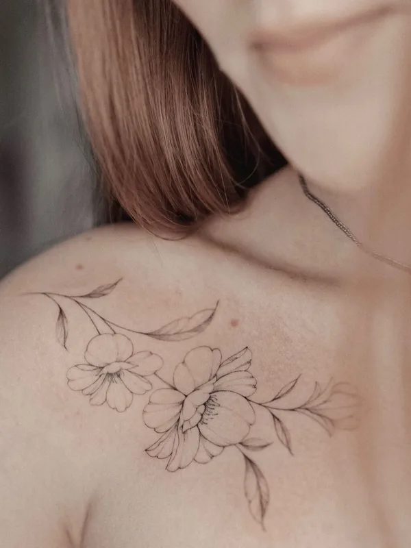 female black fineline tattoo auf collarbone #61615 | Tätowierer hhx9inx