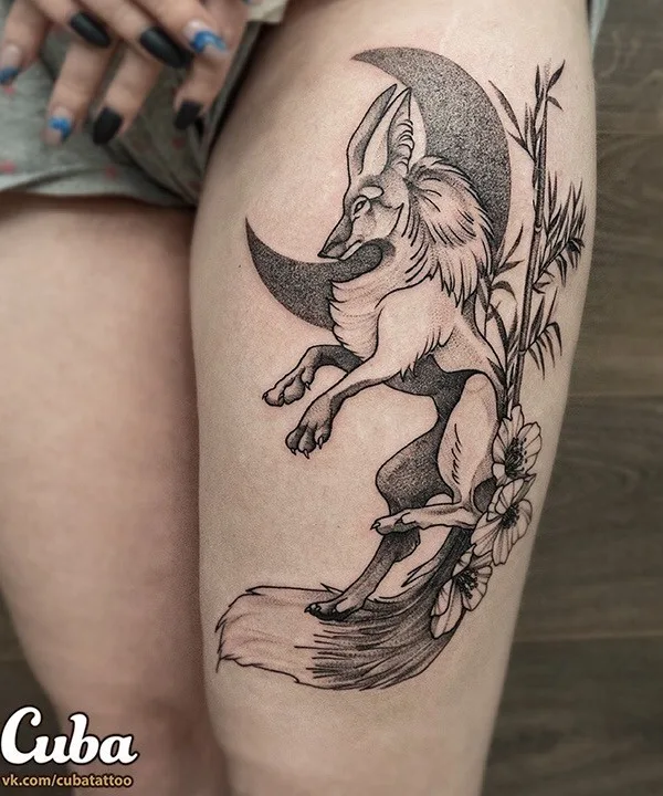 female black and grey illustrative tatouage sur thigh #50867 | Artiste tatoueur Марина Игнатюк