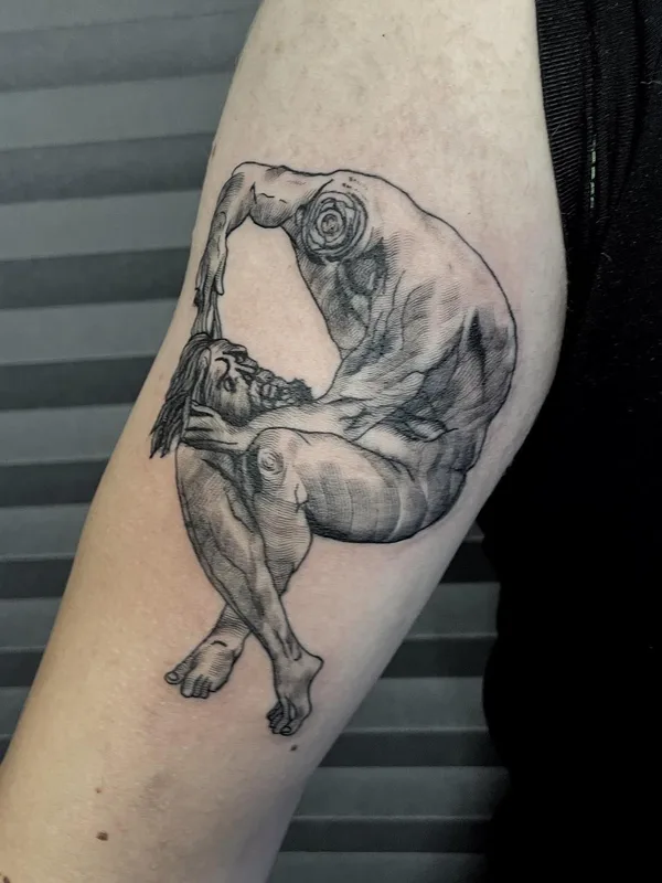 black and grey engraving tatouage sur bicep #50889 | Artiste tatoueur Артур Михайлов