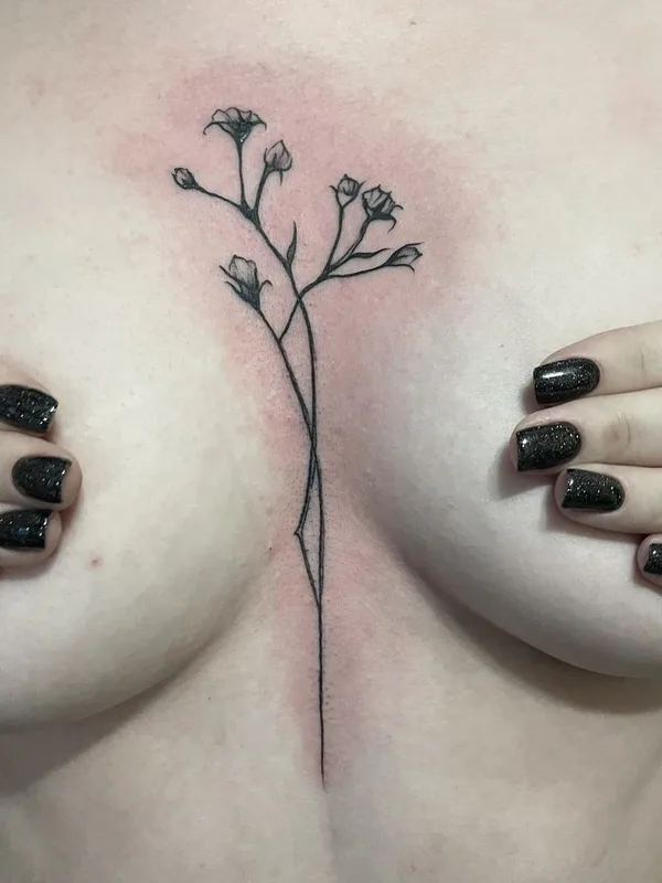 female black fineline tatouage sur sternum #50892 | Artiste tatoueur Артур Михайлов