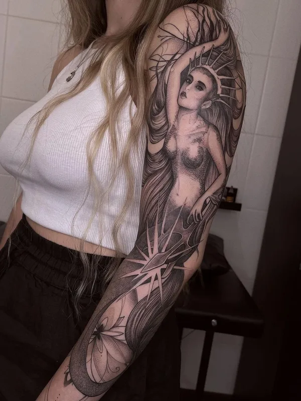 female black and grey black and grey tatouage sur full sleeve #50944 | Artiste tatoueur Яна