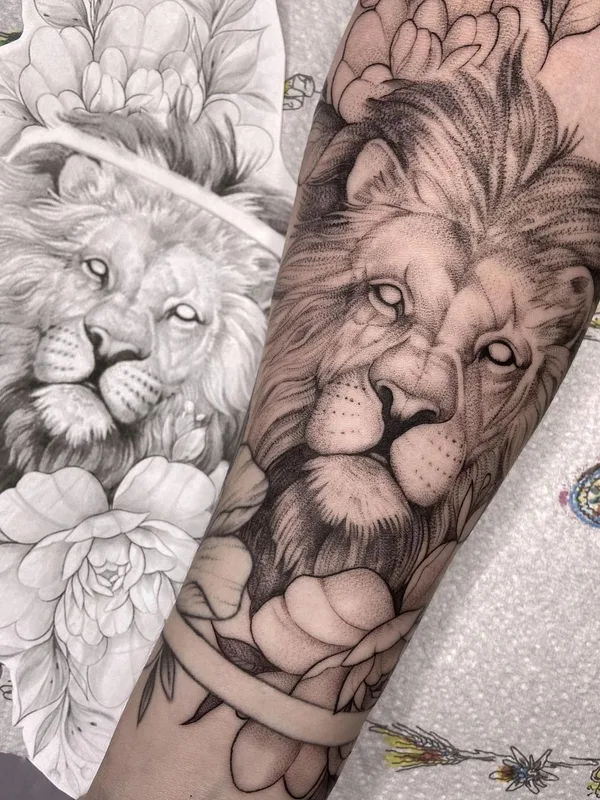 black and grey realism tatouage sur forearm #50942 | Artiste tatoueur Яна