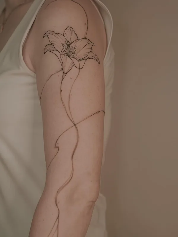 female black fineline Tatuaggio su upper arm #50958 | Tatuatore Лена Осень