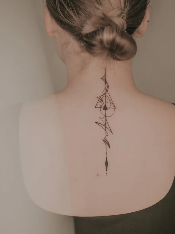 female black geometric Tatuaggio su back of neck #50959 | Tatuatore Лена Осень