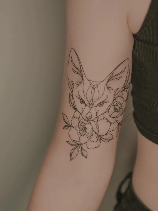 female black linework Tatuaggio su forearm #50962 | Tatuatore Лена Осень