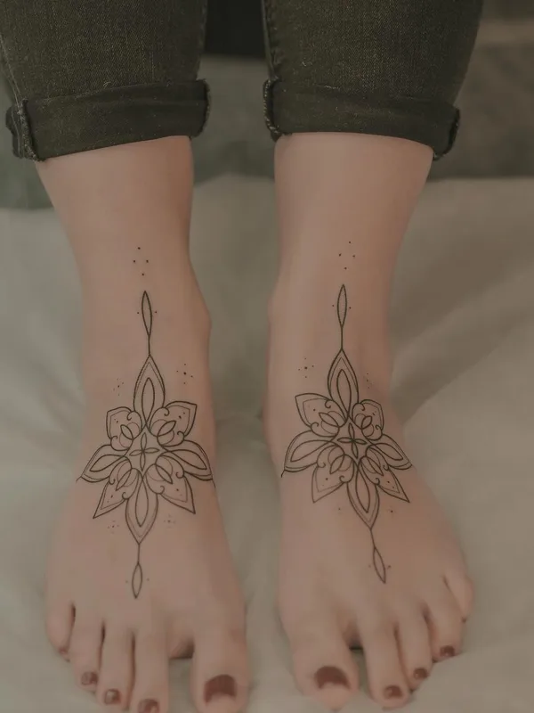 female black linework Tatuaggio su foot #50967 | Tatuatore Лена Осень