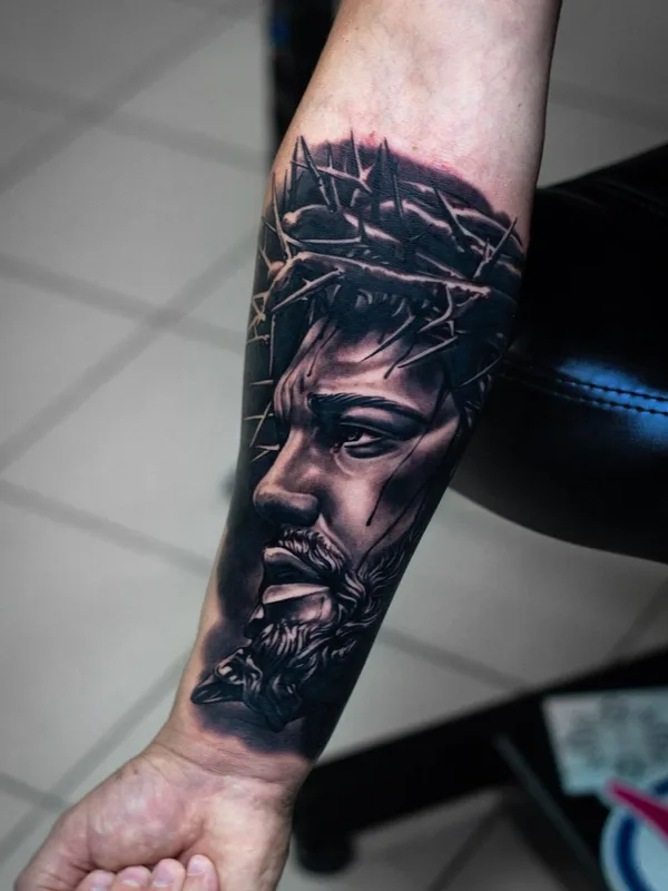 black and grey realism tatuaje en forearm #51012 | Tatuador Михаил Стороженко