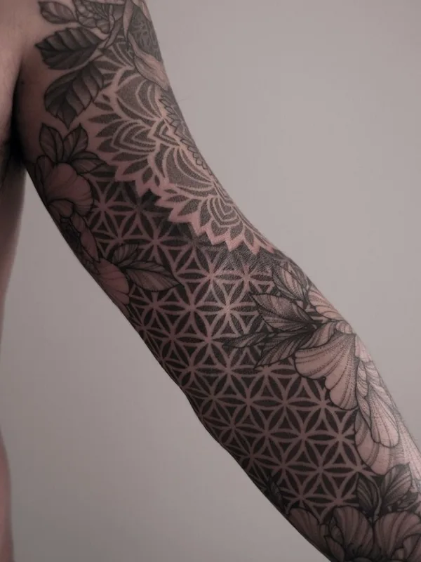 Лайнворк tattoo by Саша Масюк in Los Angeles