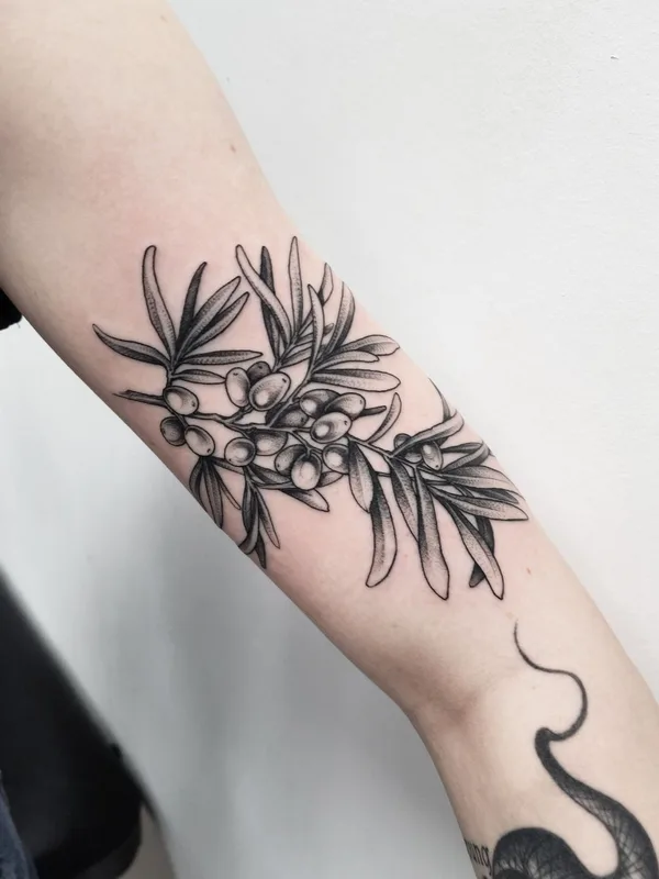 black and grey botanic tattoo auf forearm #40169 | Tätowierer MaryAnn