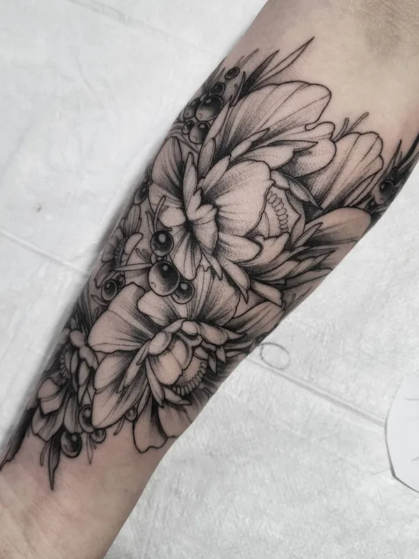 black and grey black and grey tattoo auf forearm #40172 | Tätowierer MaryAnn
