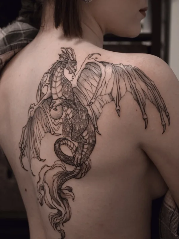female black and grey blackwork татуировка на upper back #55458 | Тату мастер Полина Лихачева | Polyashatattoo