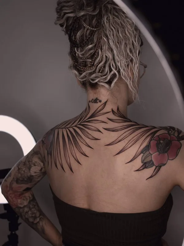 female color fineline татуировка на upper back #55454 | Тату мастер Полина Лихачева | Polyashatattoo