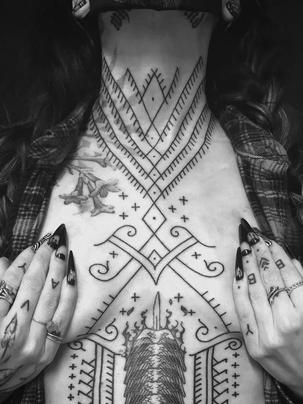 female black and grey blackwork 타투 부위 chest #56713 | 타투이스트 Sarita