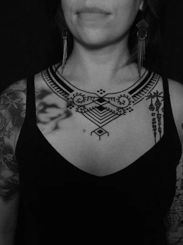 female black and grey geometric 타투 부위 chest #56710 | 타투이스트 Sarita