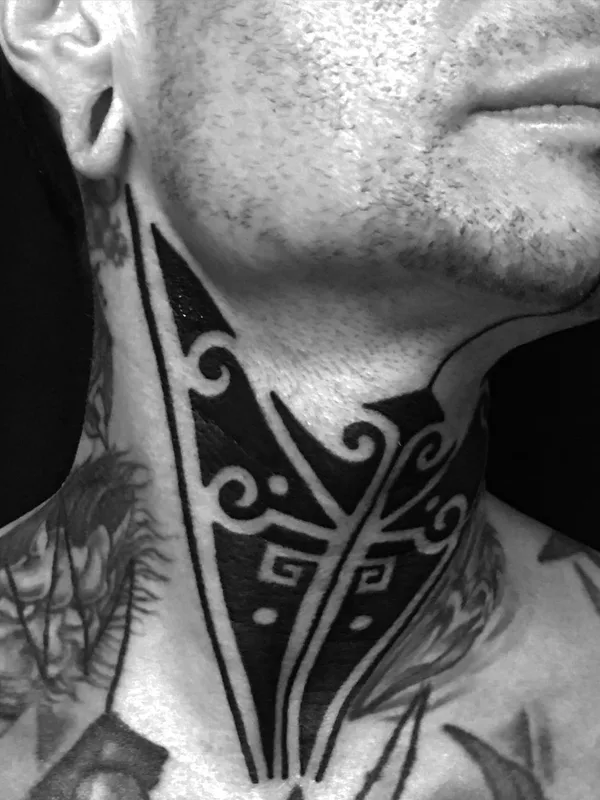 male black and grey tribal 타투 부위 neck #56708 | 타투이스트 Sarita