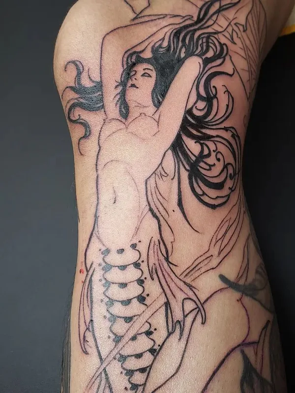 female black linework tatouage sur side #56719 | Artiste tatoueur Adam Montegut