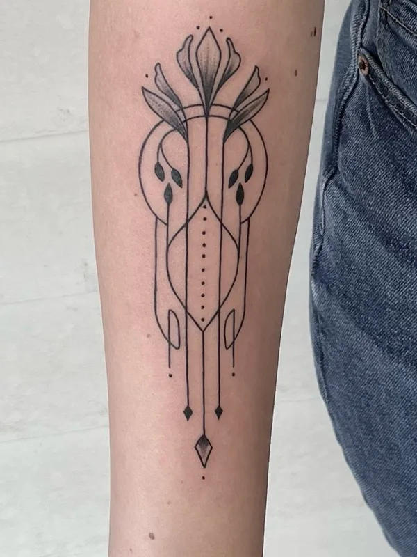 black linework Tatuaggio su forearm #56744 | Tatuatore Laura Black