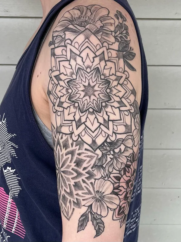 black and grey mandala Tatuaggio su full sleeve #56749 | Tatuatore Laura Black