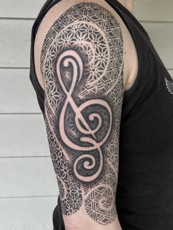 black and grey blackwork Tatuaggio su full sleeve #56751 | Tatuatore Laura Black