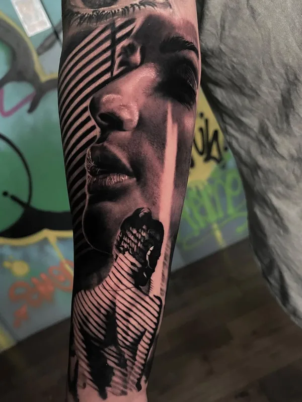 female black and grey black and grey Tatuaggio su forearm #56760 | Tatuatore Kody Richard