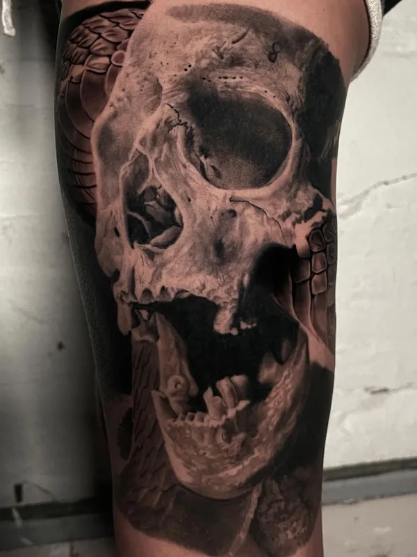 black and grey realism Tatuaggio su upper arm #56762 | Tatuatore Kody Richard