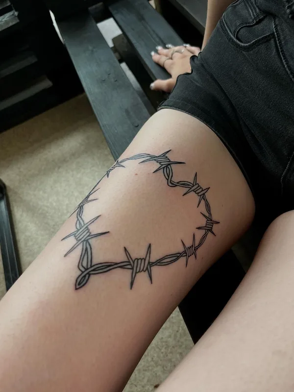 female black linework Tatuaggio su thigh #56792 | Tatuatore Malinka_tattoo__