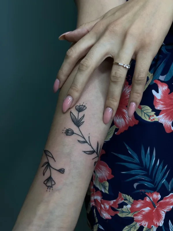 female black fineline Tatuaggio su forearm #56795 | Tatuatore Malinka_tattoo__