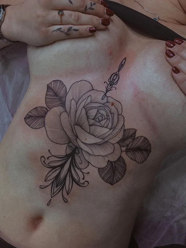 female black and grey fineline татуировка на sternum #37117 | Тату мастер Зеленская Майя