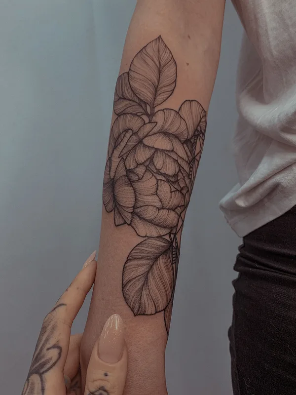 female black linework татуировка на forearm #37112 | Тату мастер Зеленская Майя