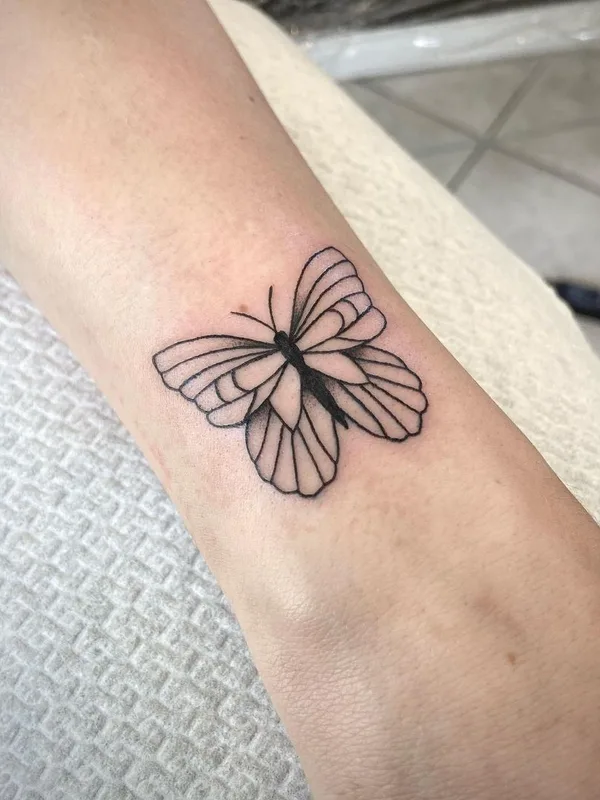 black linework Tatuaggio su forearm #45175 | Tatuatore Mickey Ink