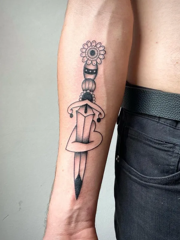 male black and grey traditional Tatuaggio su forearm #45176 | Tatuatore Mickey Ink