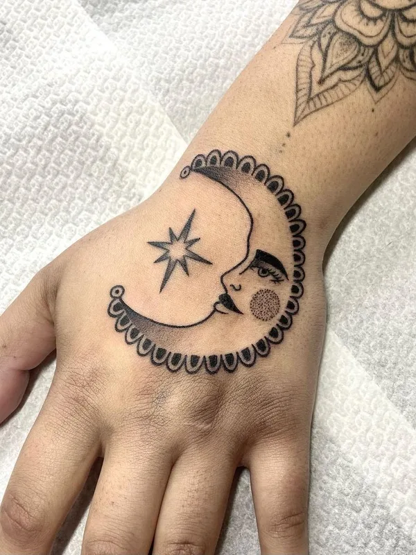 black linework Tatuaggio su back of hand #45177 | Tatuatore Mickey Ink