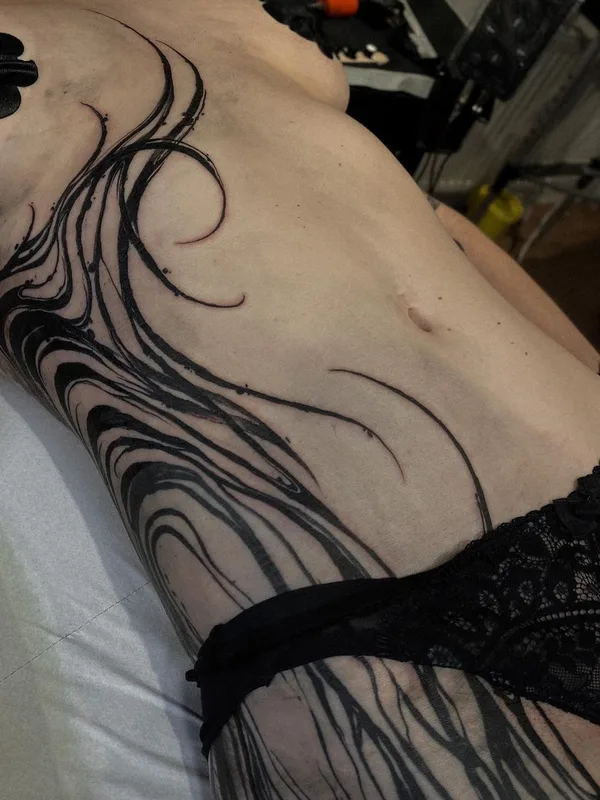 female black abstract татуировка на stomach #45206 | Тату мастер Daan Boets