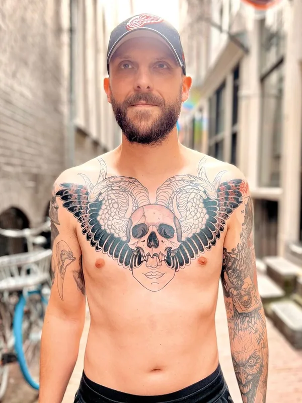 male black and grey blackwork tatuaje en chest #45215 | Tatuador Israel Celli