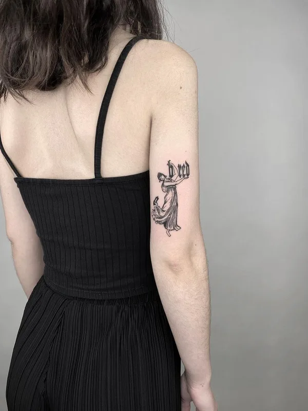 female black fineline tatouage sur forearm #45296 | Artiste tatoueur Noir Noah