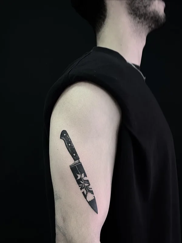 black blackwork tatouage sur bicep #45297 | Artiste tatoueur Noir Noah