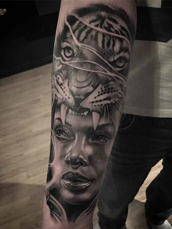 black and grey realism tattoo auf forearm #1184 | Tätowierer Niceguy Chris Tattoo