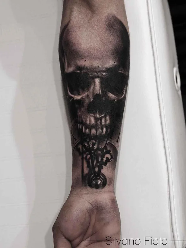black and grey realism tatouage sur forearm #9801 | Artiste tatoueur Silvano Fiato