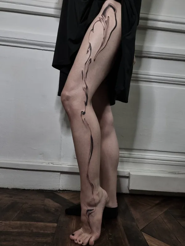 female black and grey abstract татуировка на thigh #62655 | Тату мастер Specimen