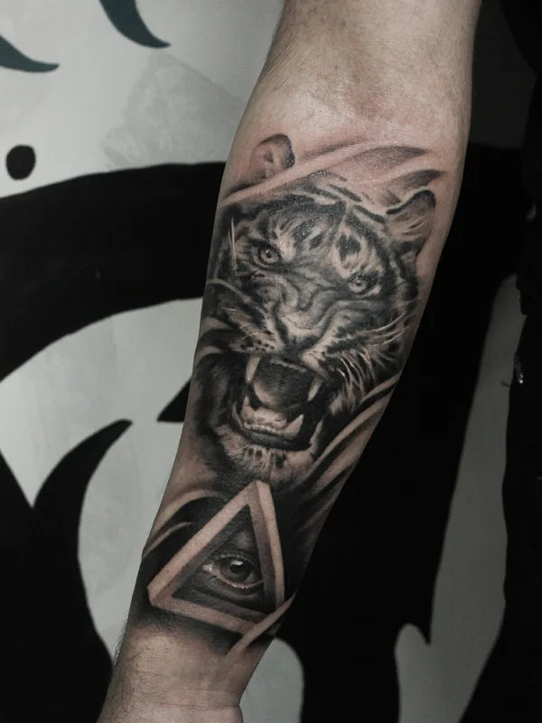 black and grey realism Tatuaggio su forearm #34882 | Tatuatore Михаил Хвостенко