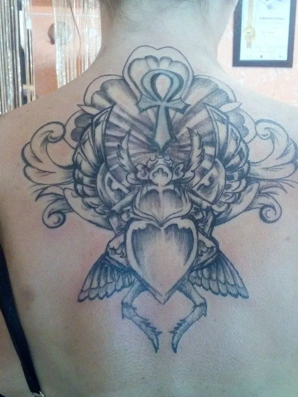 female black and grey blackwork татуировка на upper back #34932 | Тату мастер Roman Sniatovskyi