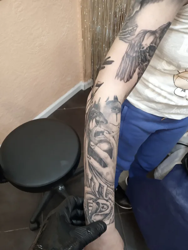 black and grey realism татуировка на forearm #34925 | Тату мастер Roman Sniatovskyi