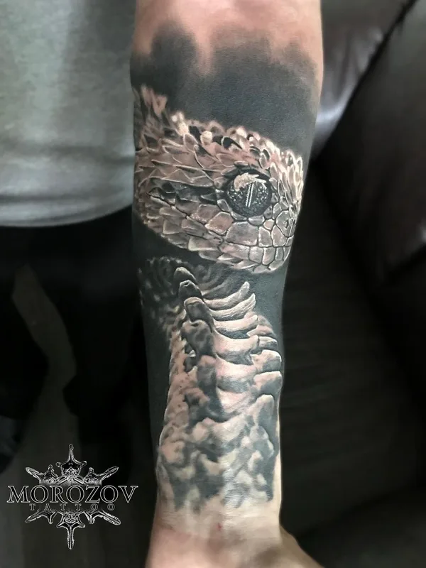 black and grey realism 纹身 在 forearm #51052 | 纹身师 Слава Морозов