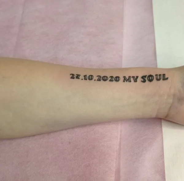 female black lettering татуировка на wrist #64375 | Тату мастер Violetta Shargorodska