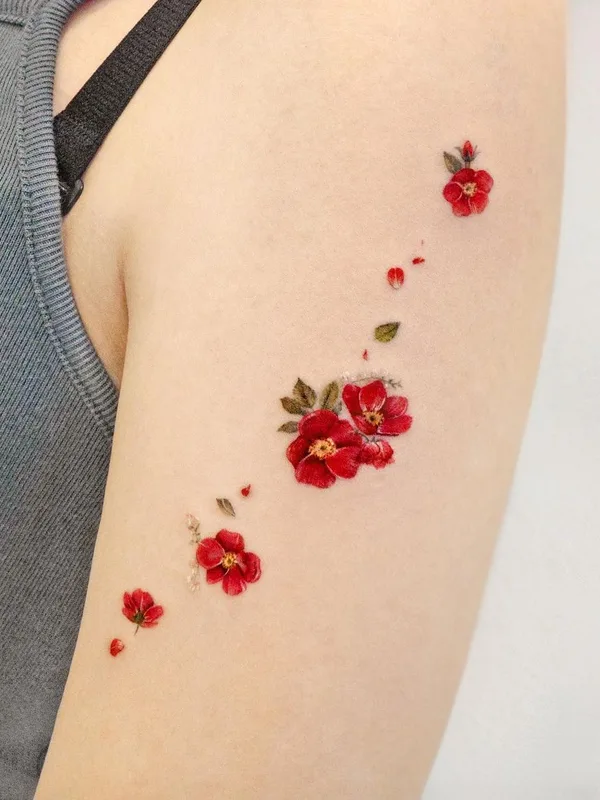 female color miniature, micro-realism Tatuaggio su shoulder #53031 | Tatuatore Songe