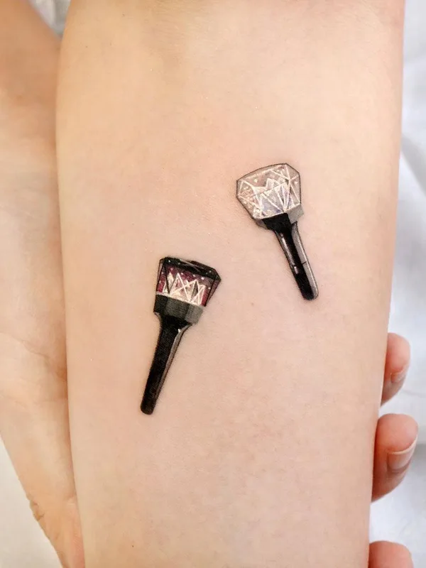 female color miniature, micro-realism Tatuaggio su shoulder #53027 | Tatuatore Songe