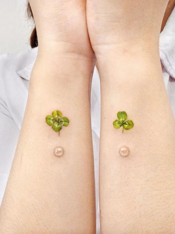 female color miniature, micro-realism Tatuaggio su forearm #53030 | Tatuatore Songe