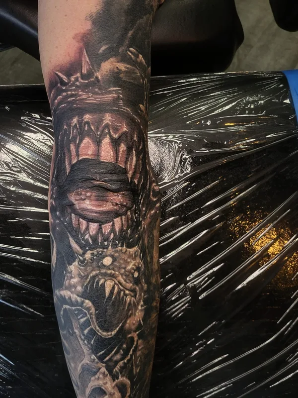 black and grey black and grey 타투 부위 forearm #65135 | 타투이스트 Jerry Woempner 